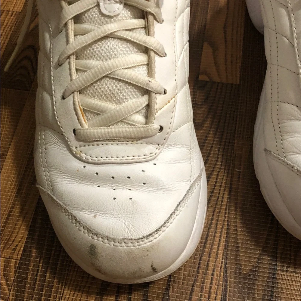 Nike White Lace-Up  Shoes Size 6